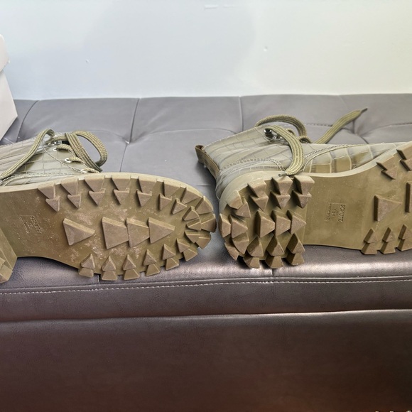 Schultz Lug Boots - Picture 5 of 5